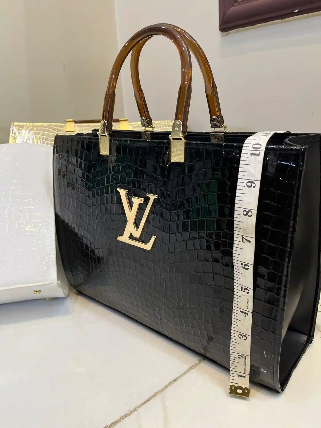 White Luxurious Tote Bag with Detachable Strap & Zipper Pocket